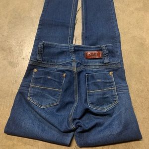 100% Authentic Colombia Y Su Moda